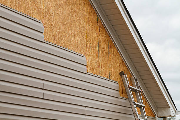 Professional Siding Replacement technician working in New Windsor, MD